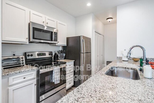 Foto del edificio - 2604 N Highland Ave