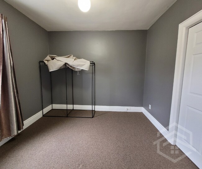 Photo du bâtiment - 2-Bedroom Apartment Available!!