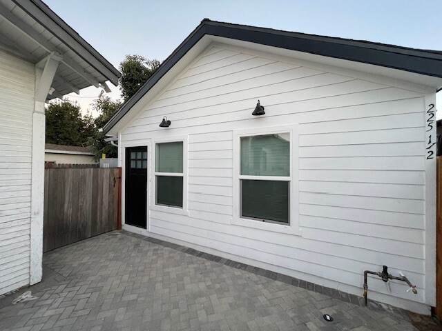 Building Photo - 225 W 56th St