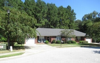 Building Photo - 3760 Beacon Dr