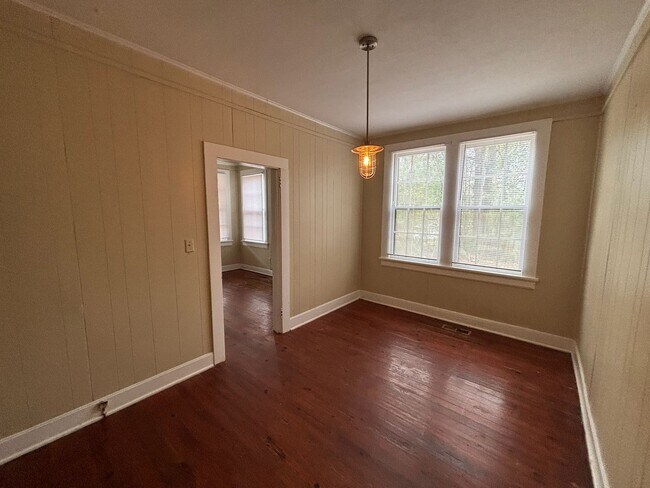 Foto del edificio - Located On Forrest Road!!