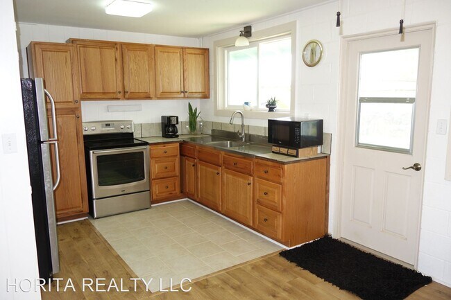 Building Photo - 3 br, 1.5 bath House - 68-238 AU ST.