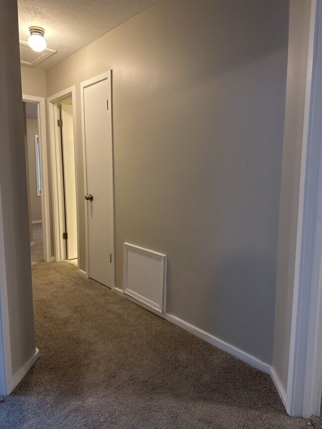 Foto del edificio - $1,600 - Beautiful 3 Bedroom 2 Bathroom Home Now Available!