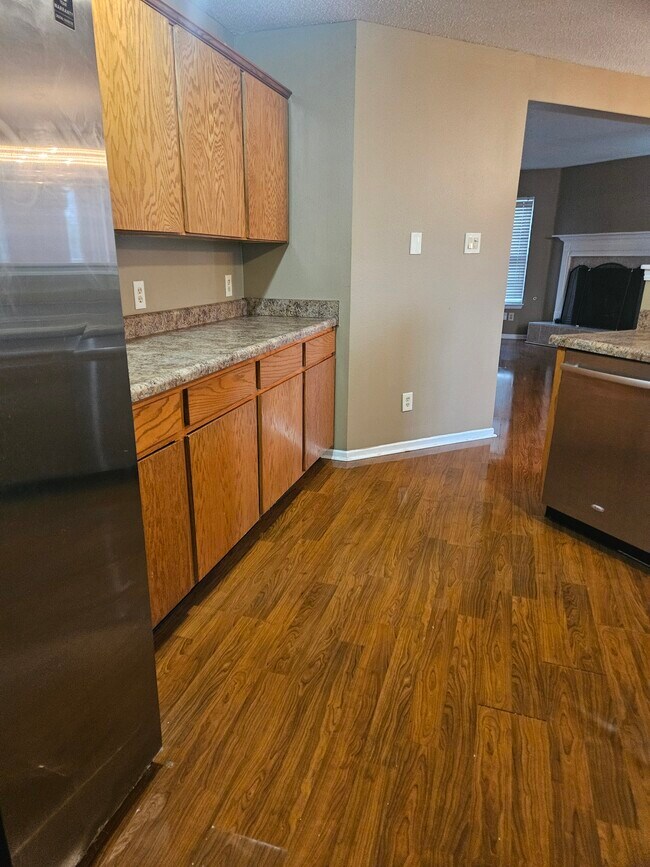 Building Photo - 10118 Clear Creek Cir
