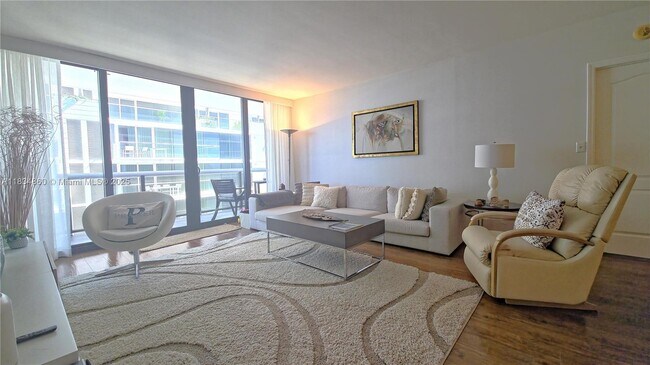 Foto del edificio - 9455 Collins Ave