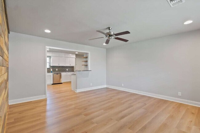 Building Photo - 5312 Odessa Ave