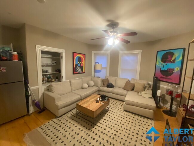 Foto del edificio - 13 Sachem St