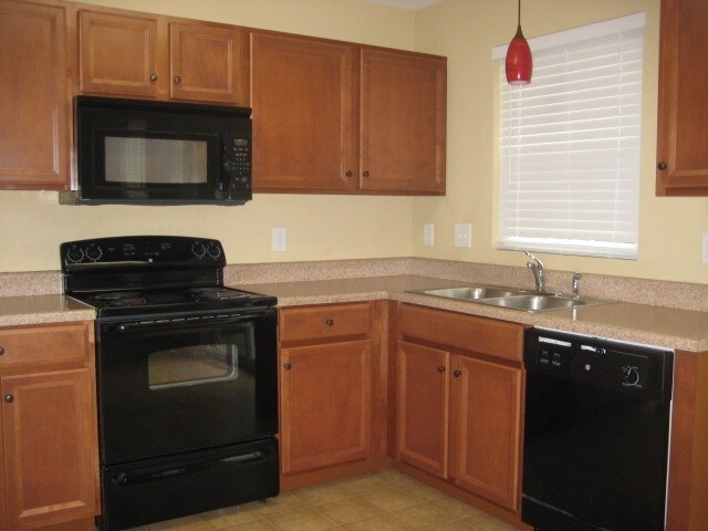 Foto del edificio - 1829 Cottage Grove Way