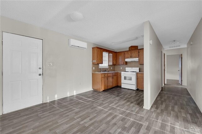 Building Photo - 1103 San Cristobal St