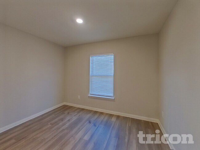 Building Photo - 144 Bandana Cir