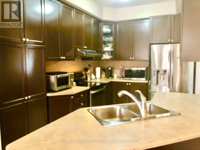 Photo du bâtiment - 10683 Woodbine Ave