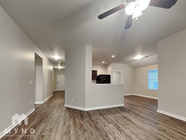 Building Photo - 280 Americana Dr