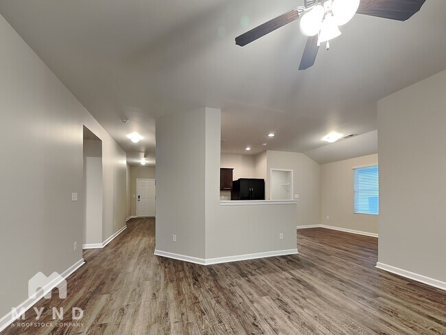 Foto del edificio - 280 Americana Dr