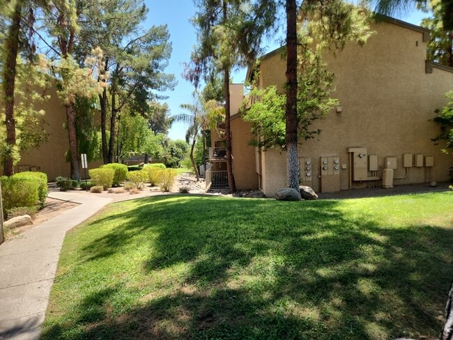 Building Photo - 2 bed / 2 Bath Condo w/ loft