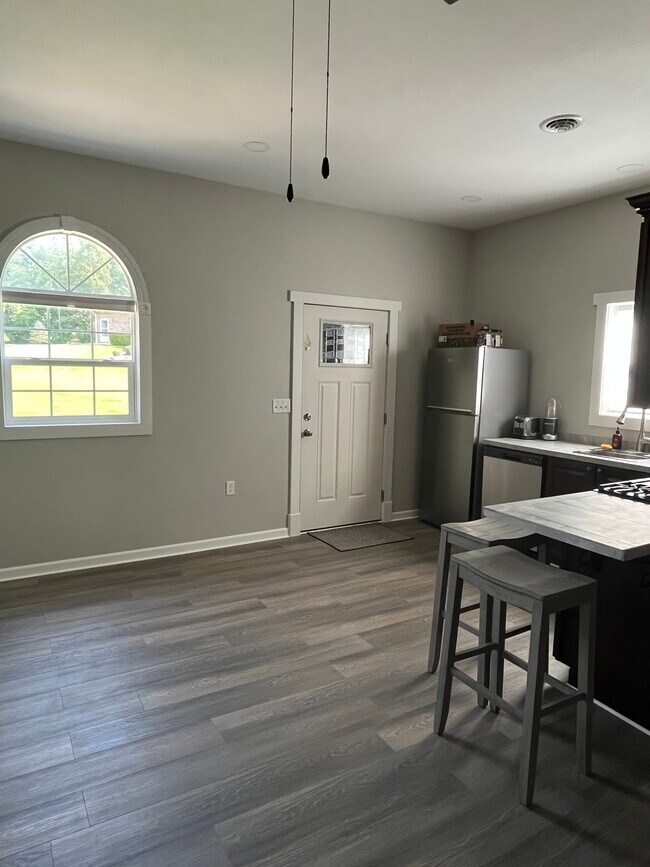 Building Photo - 5570 Dogwood Ln