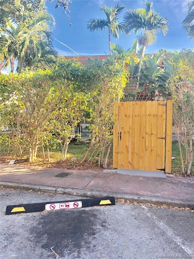 Foto del edificio - 2220 Calais Dr