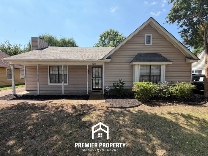 Stunning 3BR/2BA Memphis Home with Vaulted Ceilings & Rustic Fireplace! - Stunning 3BR/2BA Memphis Home with Vaulted Ceilings & Rustic Fireplace!