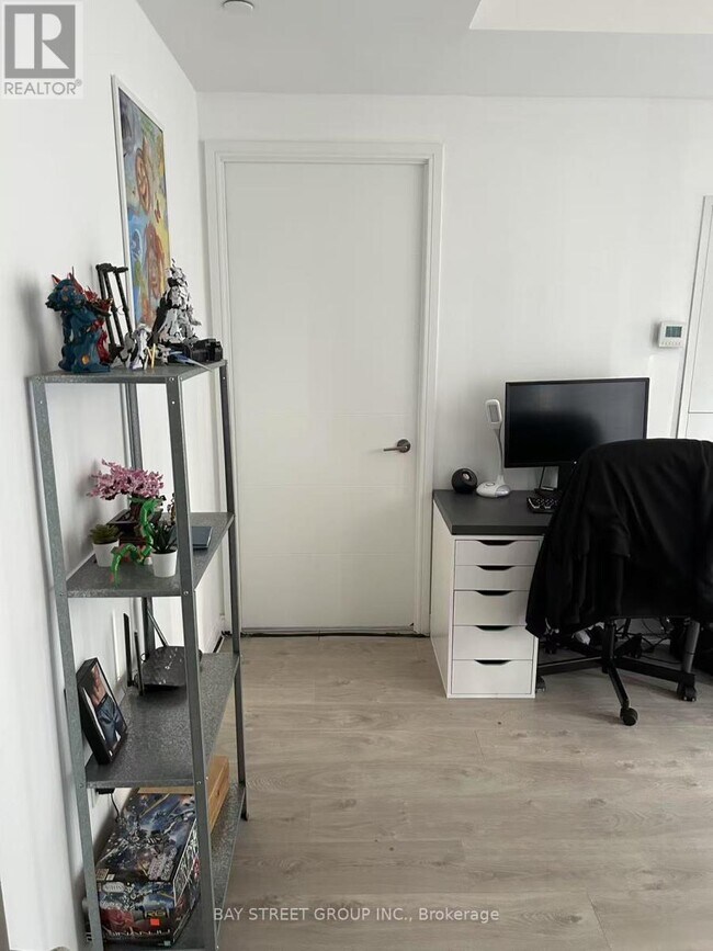 Building Photo - 50 Wellesley St E