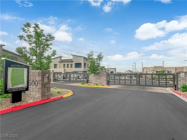 Building Photo - 600 Carriage Hill Dr