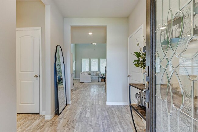 Building Photo - 4951 Creekside Hvn Trl