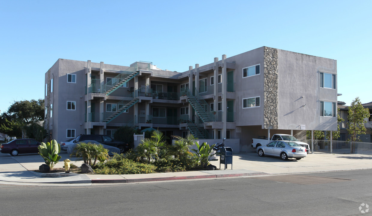 Primary Photo - Harbor View Apartments