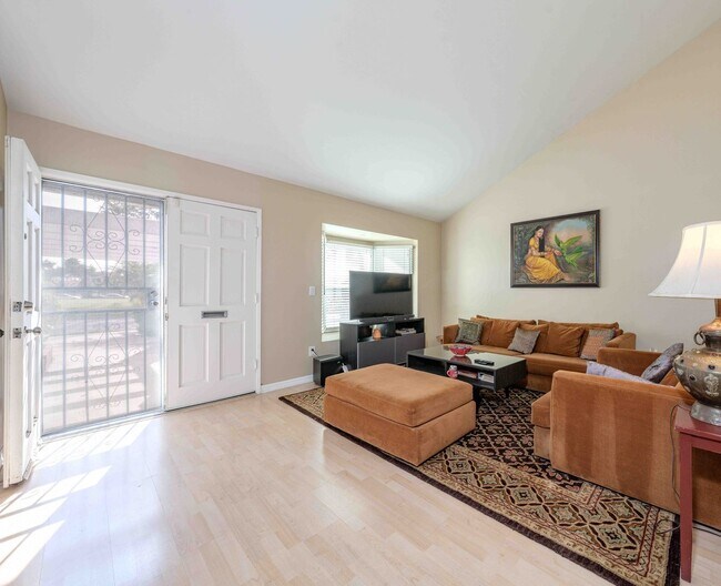 Building Photo - Elegant Parkside Residence Offering Refine...