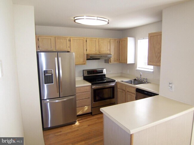 Foto del edificio - 625 Milford Ct
