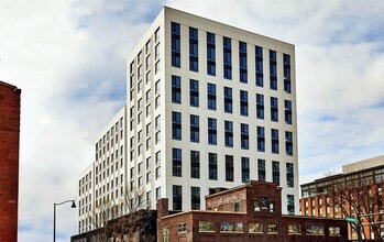 Building Photo - 10 S Paterson St