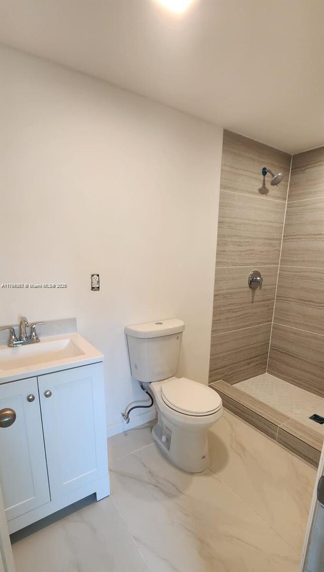 Foto del edificio - 731 Phippen Waiters Rd