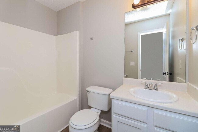 Foto del edificio - 144 Hunters Lake Dr
