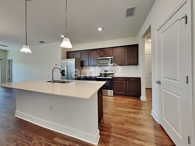 Building Photo - 1067 Walden Pond Dr