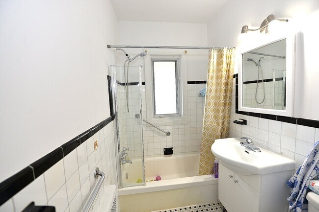 Photo du bâtiment - 973 Rue Tait