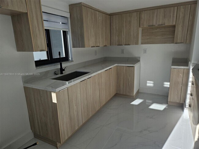 Foto del edificio - 1754 SW 14th Terrace