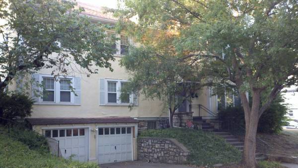 Building Photo - 1100 W 49th St