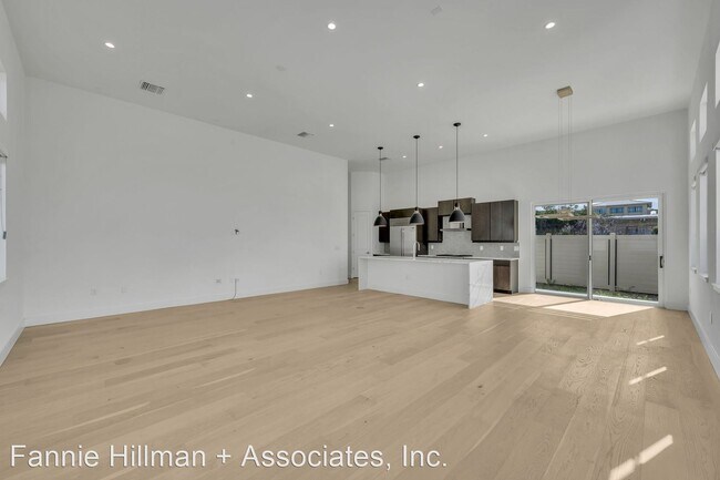 Building Photo - 3 br, 2.5 bath House - 501 W. Canton Ave