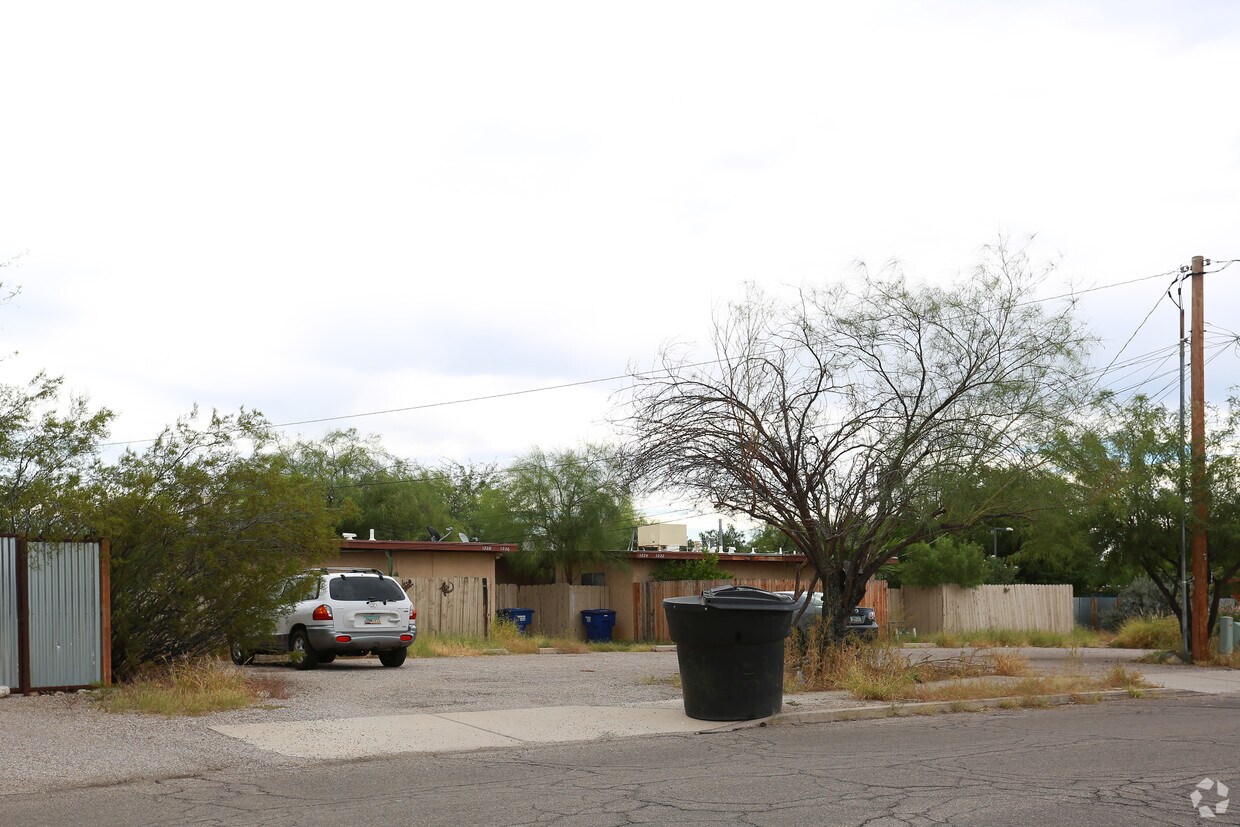 Foto del edificio - 1224-1228 N Bryant Ave