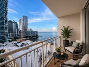 Building Photo - 2000 N Bayshore Dr
