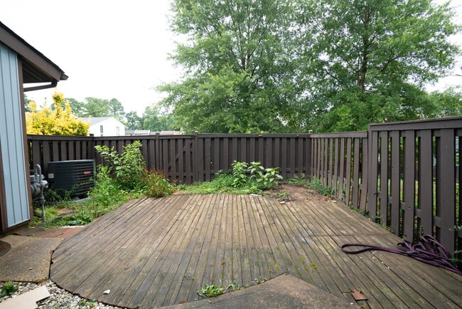 Building Photo - 122 Drury Cir
