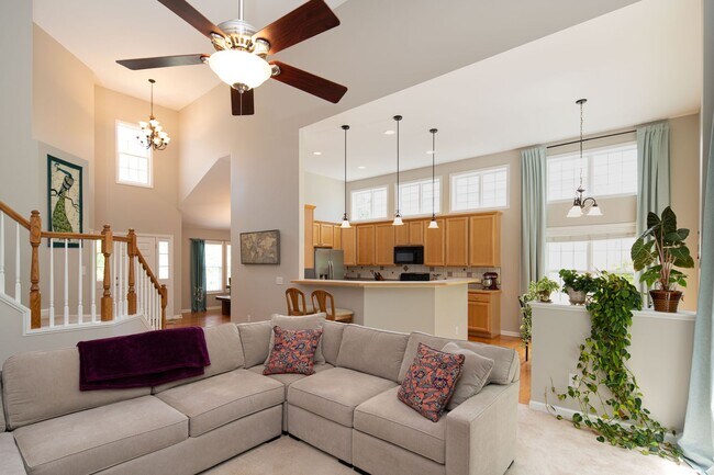 Foto del edificio - Spacious 4 bedroom home close to Southpoint! Available October 1st