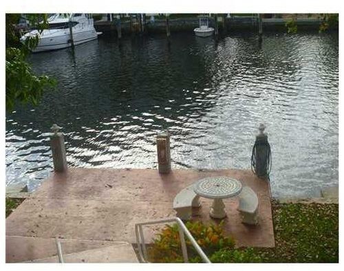 Building Photo - 180 Isle of Venice Dr
