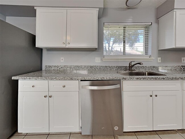 Building Photo - 13306 Wimbledon Oaks Dr