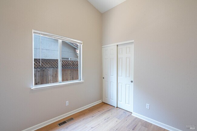 Foto del edificio - 943 Foothill Dr