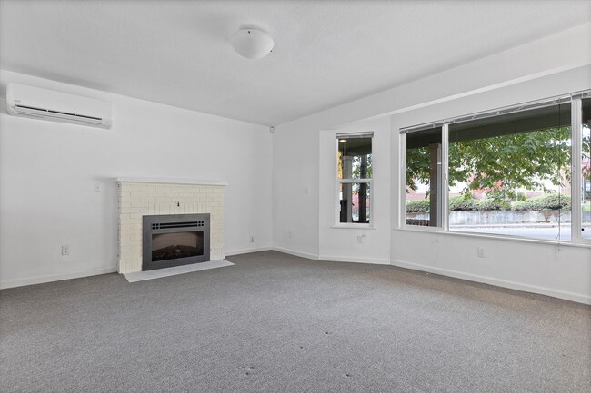 Building Photo - ALK - 1820 Sylvan Highlands Triplex