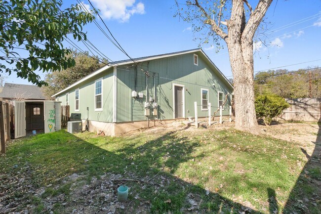 Foto del edificio - 903-903 Allen St