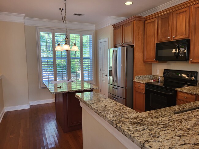 kitchen - 225 Lake View Dr