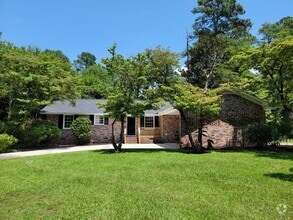 Building Photo - 3250 Hunter Dr