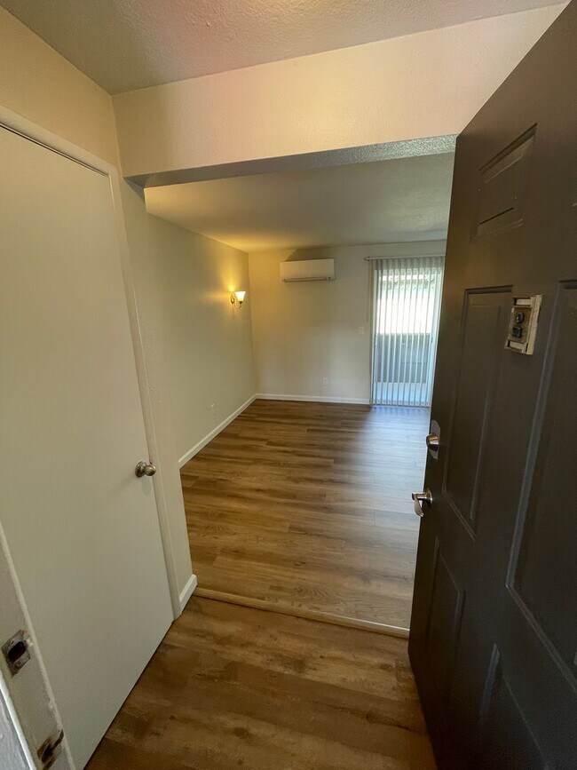 Foto del edificio - 2 Bedrooms, 2 FULL baths one block from WOU!
