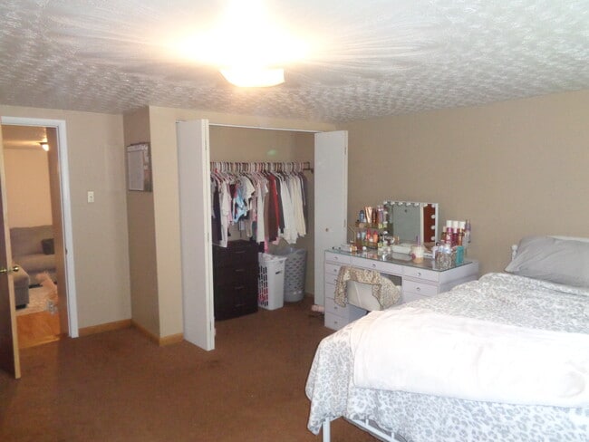 Master Bedroom - 536 N Centre St
