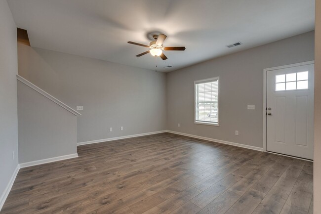 Foto del edificio - Stunning 4 / 3 Open Concept in DerryBerry ...