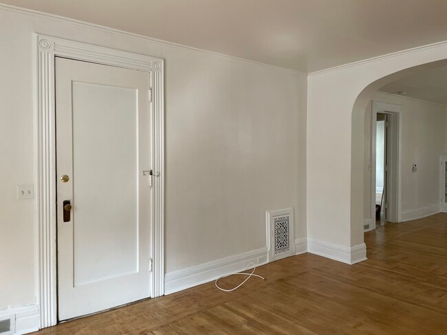 Living Room - 70 Rutgers St